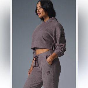 SET Alo Yoga Muse Hoodie Pullover & Jogger Pants Set Women’s Medium Raisinette